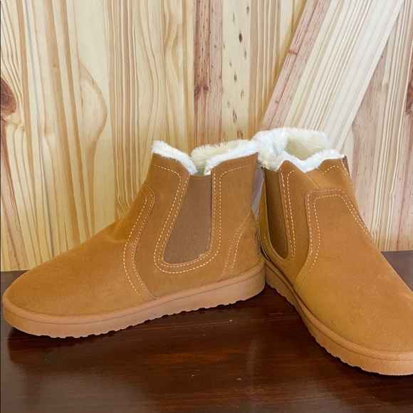 Fuzzy booties - Picture 2 of 7